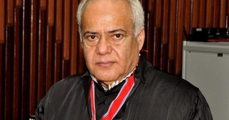 assembleia-aprova-comenda-dois-de-julho-para-desembargador-raimundo-sergio-cafezeiro