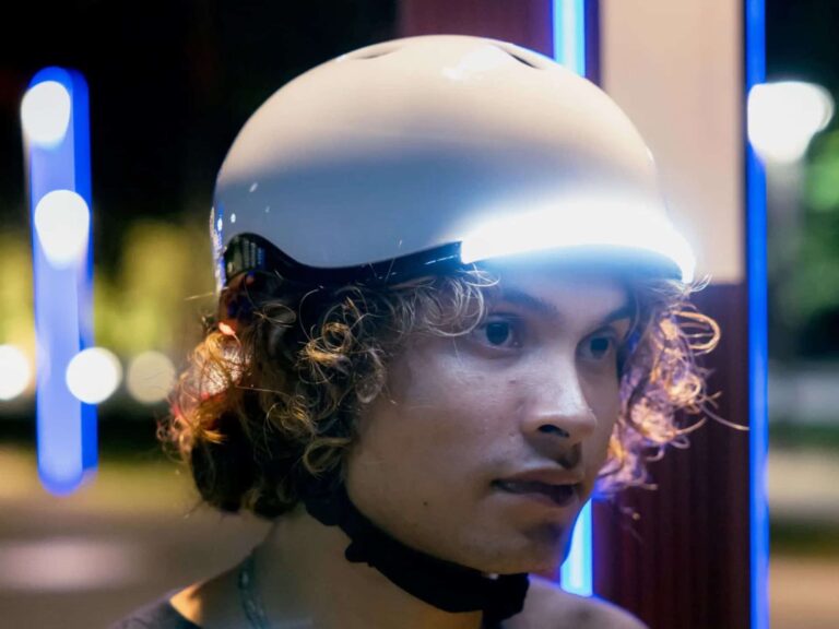 capacete-de-bicicleta-inovador-tem-iluminacao-360o-e-detector-de-colisao