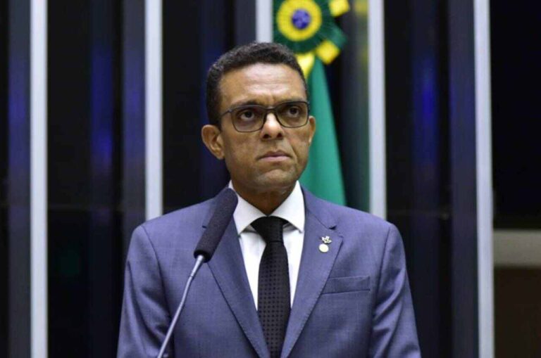bancada-evangelica-antecipara-escolha-de-lider;-otoni-de-paula-e-o-favorito-na-disputa