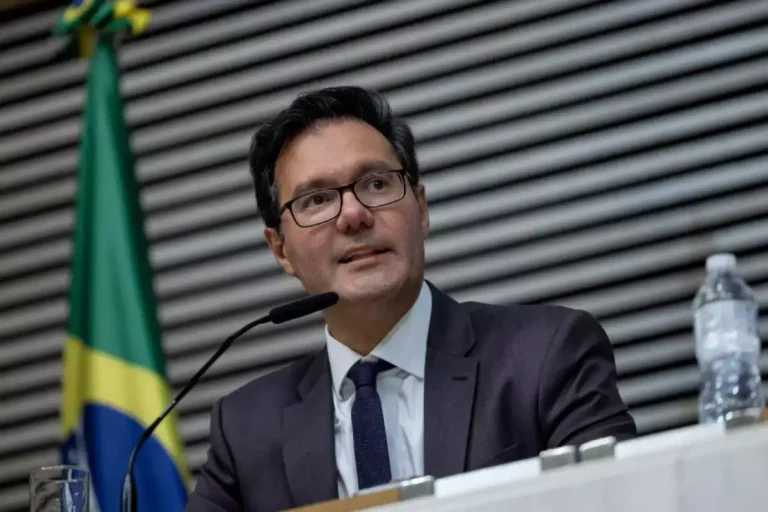 alesp-aprova-pl-de-alex-de-madureira-que-garante-atendimento-prioritario-a-pessoas-com-tea