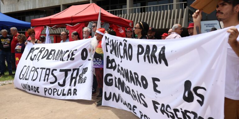 manifestantes-protestam-contra-anistia-e-retrocesso-de-direitos