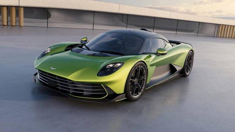 aston-martin-valhalla:-supercarro-de-luxo-chega-ao-mercado-com-preco-de-r$-15-milhoes