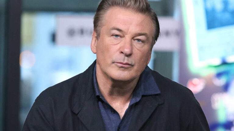 alec-baldwin-diz:-‘a-verdade-nunca-foi-dita’-sobre-morte-de-halyna’