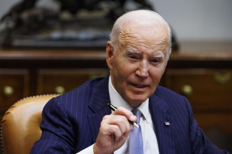biden-assina-projeto-de-lei-de-gastos-e-evita-paralisacao-no-governo-americano