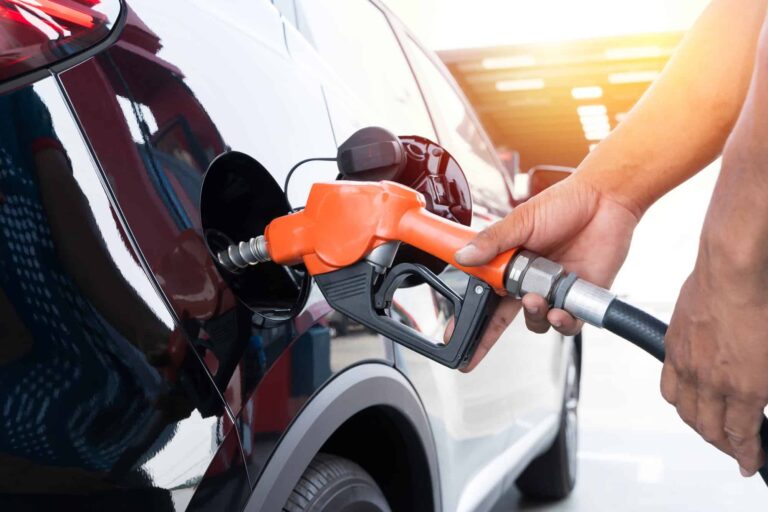 o-que-e-a-gasolina-aditivada-e-por-que-alguns-motoristas-escolhem-pagar-mais-por-ela?