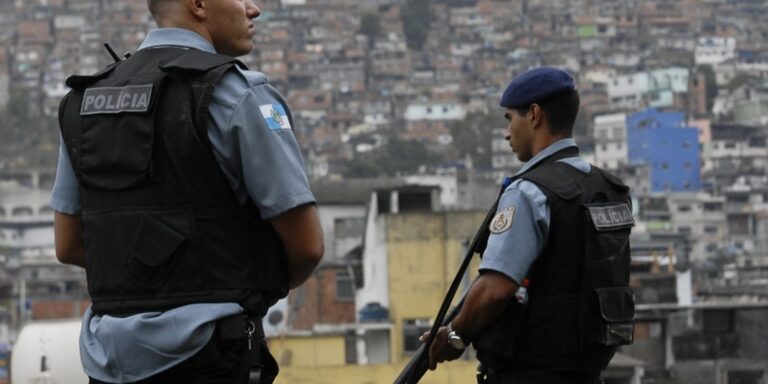 castro-diz-que-recorrera-contra-regras-para-uso-de-forca-policial