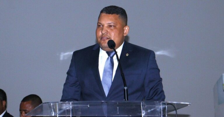 vereador-de-primeiro-mandato-e-eleito-presidente-da-camara-municipal-de-teixeira-de-freitas