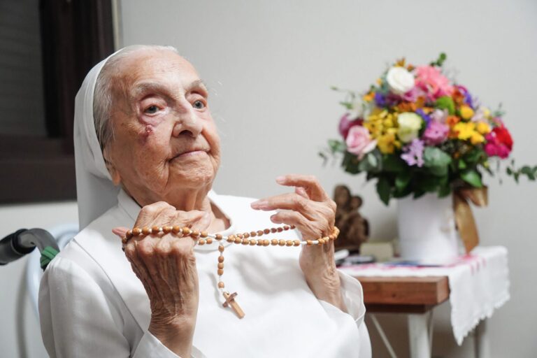 freira-brasileira-se-torna-a-pessoa-mais-velha-do-mundo