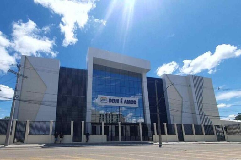 afetada-pelas-enchentes,-sede-da-igreja-pentecostal-deus-e-amor-(ipda)-em-porto-alegre-sera-reinaugurada