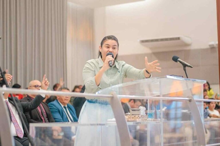 cantora-rayanne-vanessa-relata-a-recuperacao-milagrosa-de-seu-filho-autista