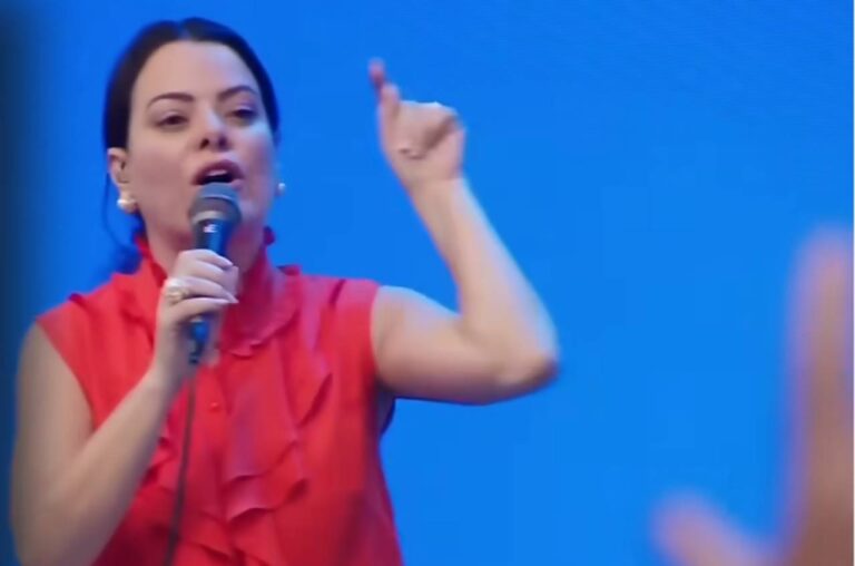 internautas-apontam-indireta-para-andre-em-pregacao-de-ana-paula-valadao