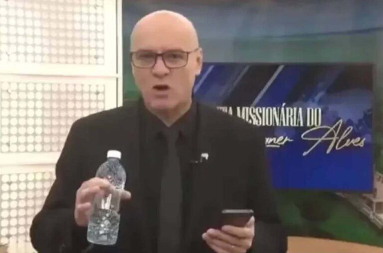 em-sermao,-pastor-da-universal-diz-que-universitarios-terao-“marca-da-besta”-na-testa