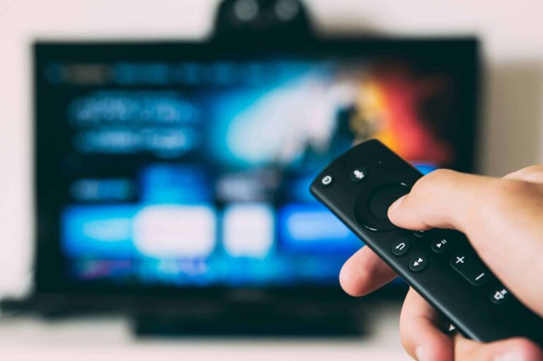 smart-tvs:-8-opcoes-com-tela-de-cinema-para-voce-maratonar-filmes-nos-streamings