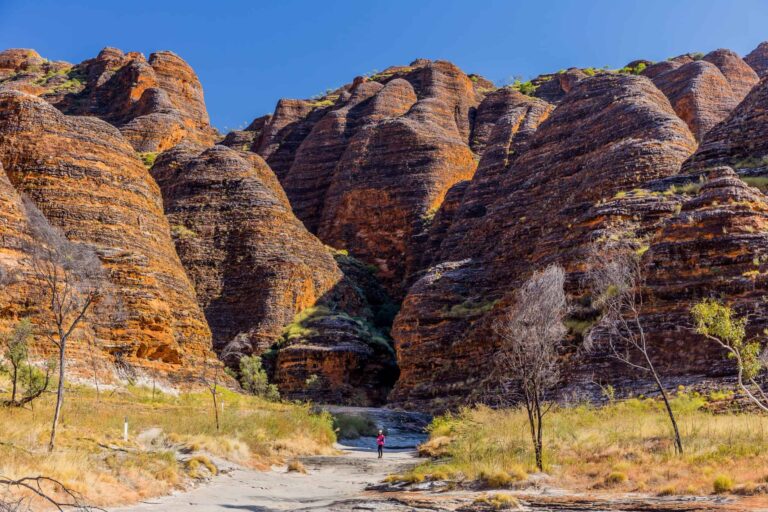 rochas-que-ja-estiveram-no-fundo-do-mar-brilham-no-deserto-australiano 