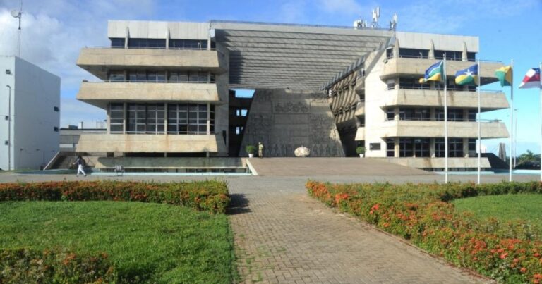 al-ba-tera-semana-com-foco-em-comissoes,-visitas-escolares-e-homenagem-a-marinha