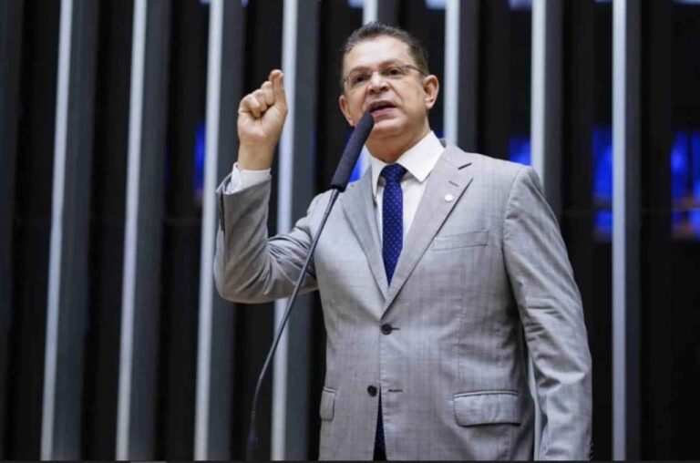 sostenes-cavalcante,-braco-politico-de-malafaia,-chama-haddad-de-“burro”-e-“analogico”