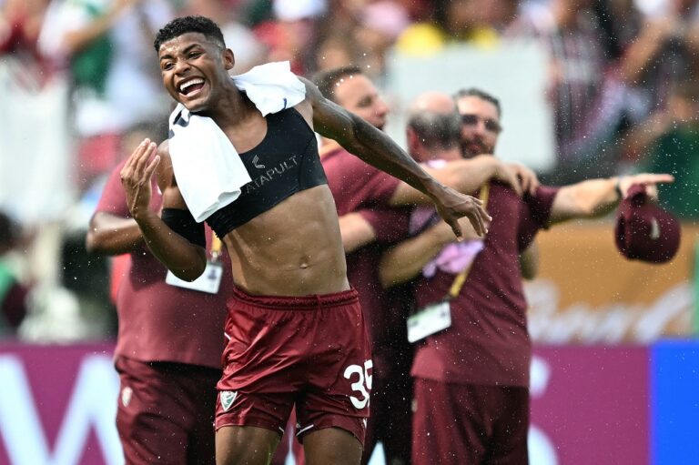 heroi-da-vitoria-do-fluminense-sobre-o-al-hilal,-hercules-celebra-vaga-na-semifinal-do-mundial-de-clubes