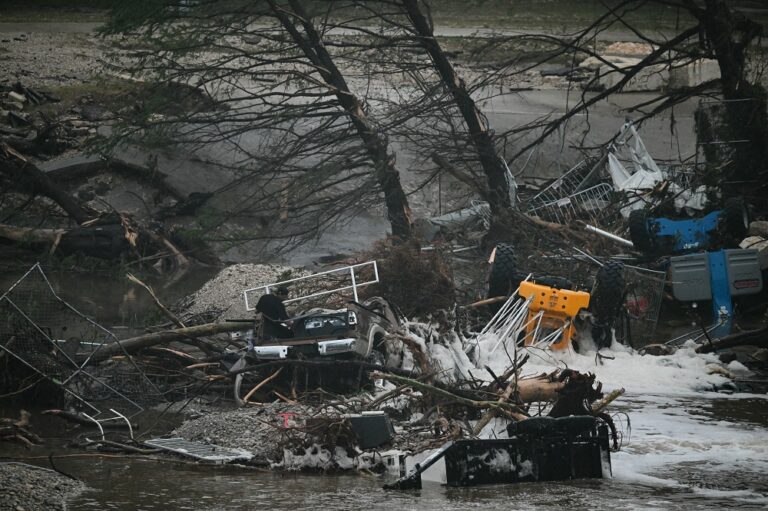 sobe-para-27-o-numero-de-mortos-por-inundacoes-no-texas