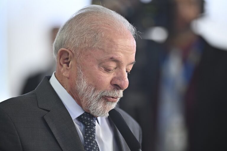 lula-lamenta-mortes-causadas-pelas-enchentes-no-estado-do-texas,-nos-estados-unidos