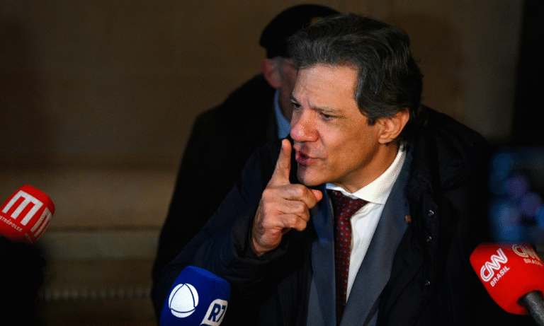 tarifa-de-50%-e-insustentavel-do-ponto-de-vista-economico-e-politico,-diz-haddad