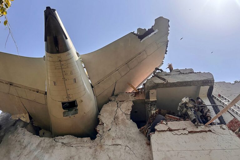 combustivel-do-aviao-da-air-india-foi-cortado-pouco-antes-do-acidente,-aponta-investigacao