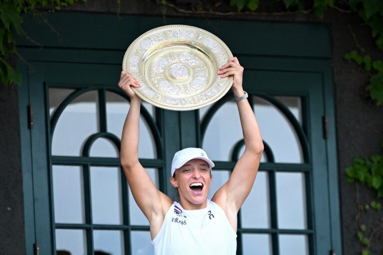 swiatek-arrasa-anisimova-com-duplo-6/0-e-conquista-wimbledon