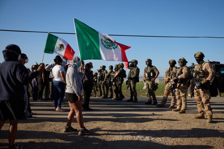 trabalhador-morre-ao-cair-de-estufa-durante-operacao-de-deportacao-nos-eua
