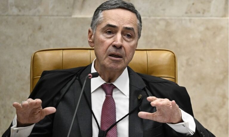 barroso-reage-a-tarifa-de-trump-e-defende-atuacao-do-stf:-‘democracia-nao-autoriza-torcer-a-verdade’
