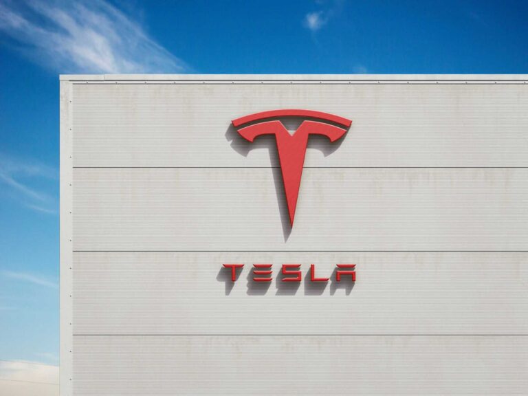 condenacao-bilionaria-vai-atrapalhar-planos-da-tesla-com-seus-robotaxis