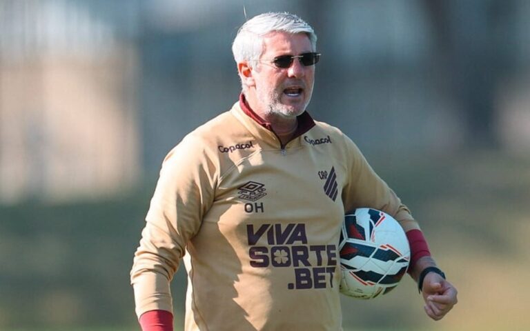 suspenso,-odair-hellmann-se-emociona-com-classificacao-do-athletico-contra-o-sao-paulo
