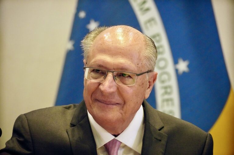 alckmin-recebe-encarregado-de-negocios-da-embaixada-dos-eua-apos-tarifaco