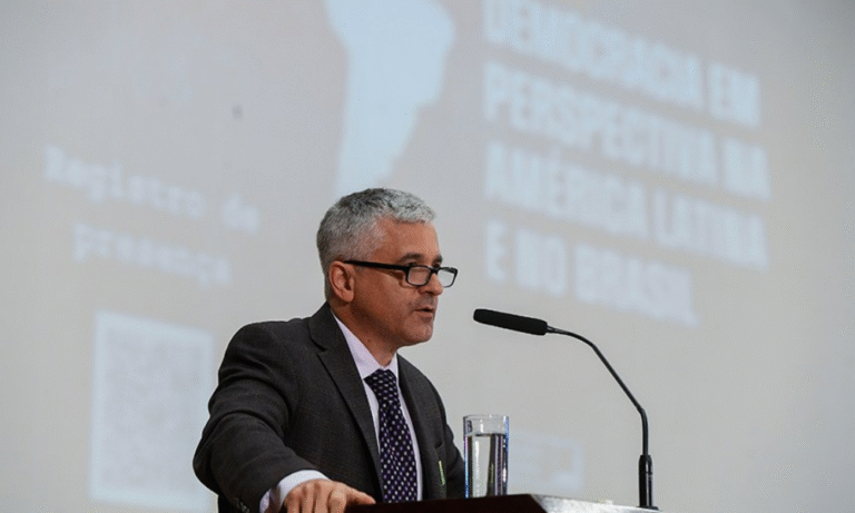 no-senado,-steven-levitsky-elogia-stf-na-defesa-da-democracia-brasileira