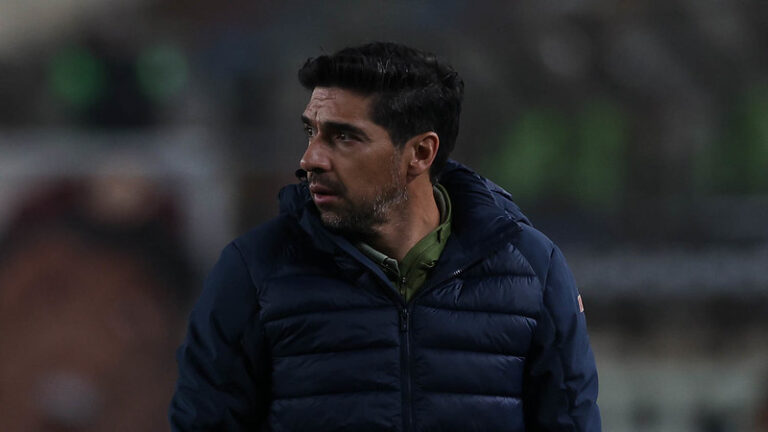elogio-de-abel-a-festa-do-universitario-nas-arquibancadas-deixa-torcida-do-palmeiras-em-furia