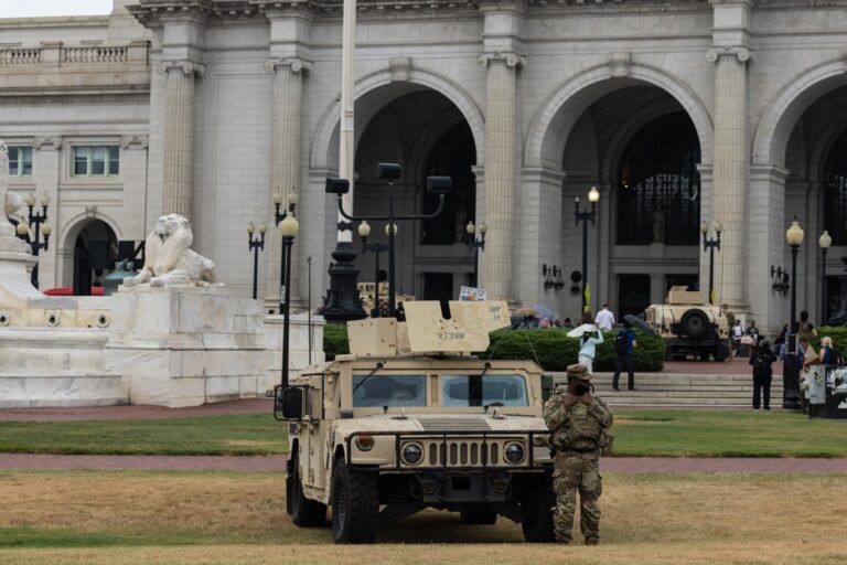 washington-tem-45-presos-e-29-deportados-apos-trump-decretar-intervencao-nacional
