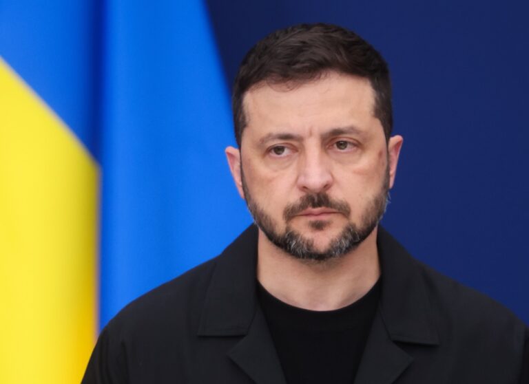 prestes-a-ser-reunir-com-trump, zelensky-declara-que-russia-nao-deveria-ser-‘premiada’-por-invadir-a-ucrania