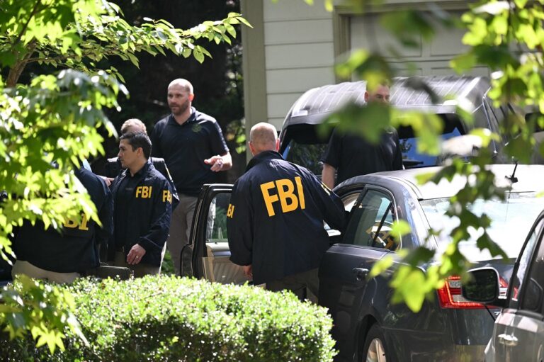 fbi-faz-operacao-na-casa-de-ex-assessor-de-seguranca-de-donald-trump