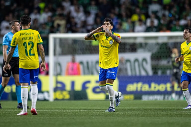 em-noite-de-flaco-lopez,-palmeiras-vence-o-sport-e-reassume-a-vice-lideranca-do-brasileiro