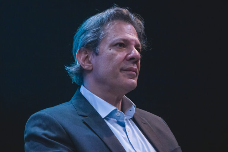 haddad:-eua-interfere-no-brasil-por-interesse-em-terras-raras