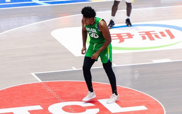 pivo-do-flamengo-se-lesiona-na-americup-antes-de-intercontinental