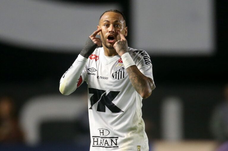 neymar-treina-apos-ficar-fora-da-lista-da-selecao-e-pode-ser-novidade-do-santos-na-estreia-de-vojvoda