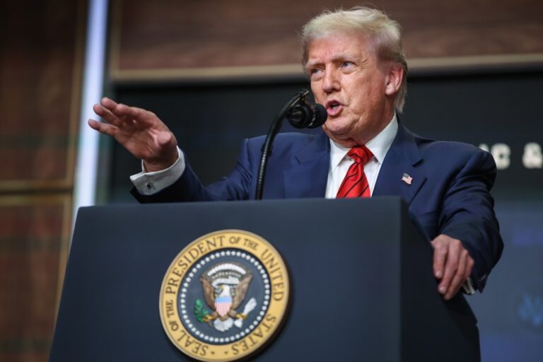 tribunal-considera-tarifas-de-trump-inconstitucionais,-mas-mantem-taxas-em-vigor