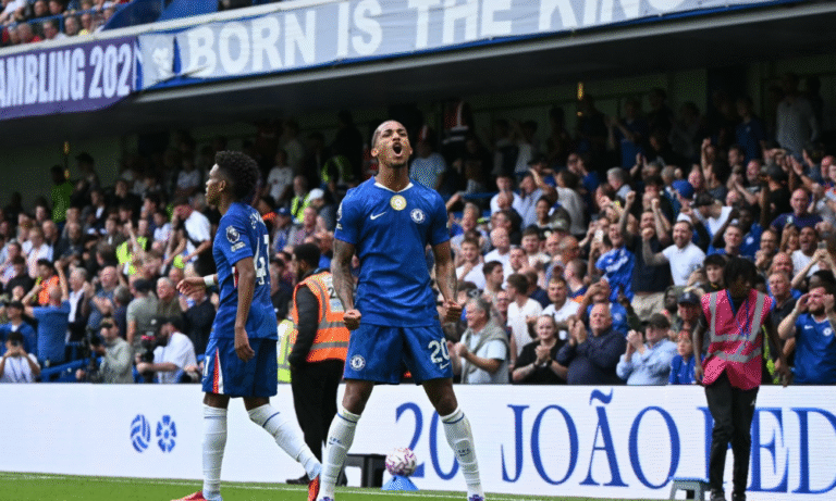 joao-pedro-marca-e-estevao-sai-aplaudido-de-pe-em-vitoria-do-chelsea
