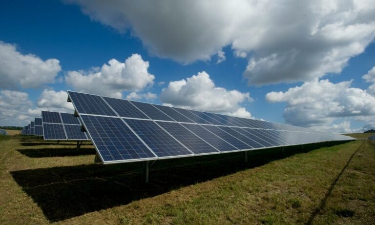 china-se-prepara-para-lancar-maior-parque-solar-do-mundo-na-meseta-tibetana
