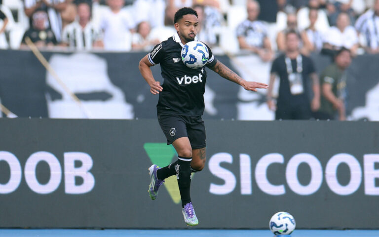 vitinho-se-destaca-na-defesa-e-se-credencia-por-avaliacao-na-selecao-brasileira