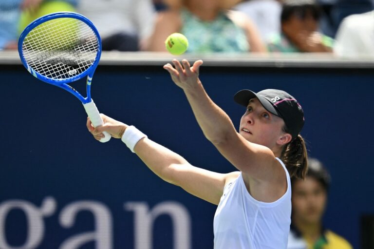iga-swiatek-bate-ekaterina-alexandrova-e-avanca-as-quartas-do-us-open