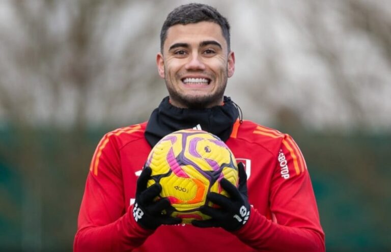 andreas-pereira-posta-foto-em-aviao-para-o-brasil-para-se-apresentar-ao-palmeiras