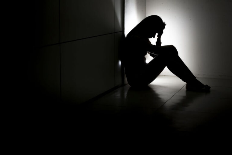 suicidios-representam-uma-morte-em-cada-cem-no-mundo,-informa-oms