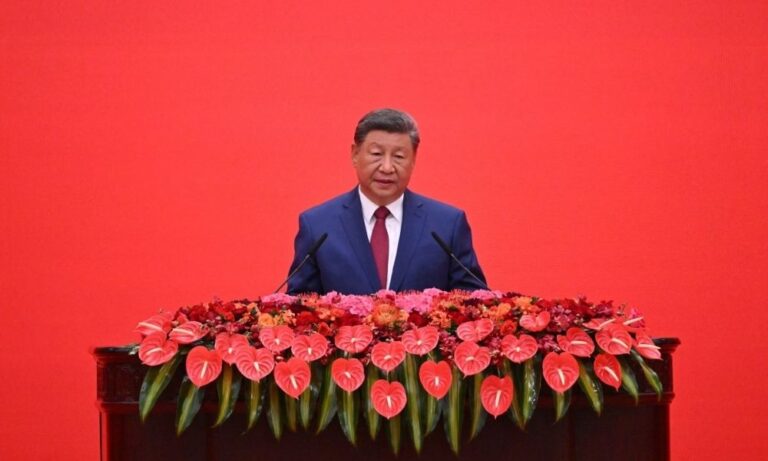 em-evento-militar,-xi-jinping-diz-que-‘china-nao-se-curvara-a-confrontacoes’