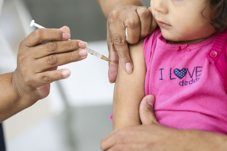 governo-da-florida-promete-acabar-com-obrigatoriedade-da-vacinacao-infantil