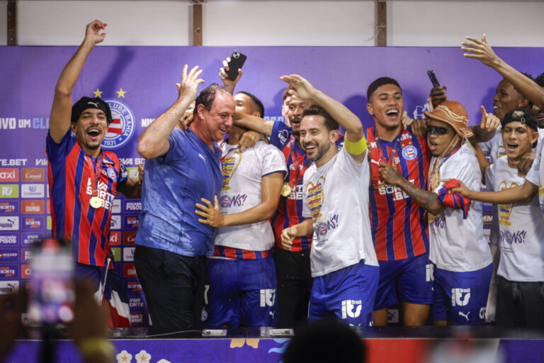 ‘meu-sonho-e-um-titulo-nacional-com-o-bahia’,-diz-rogerio-ceni-apos-bi-da-copa-do-nordeste